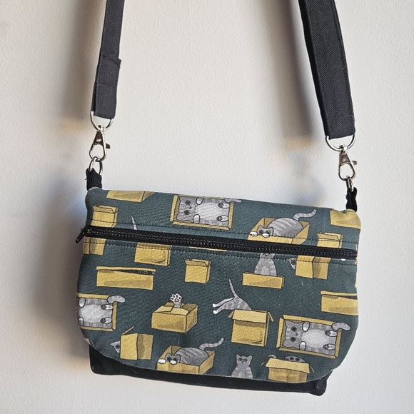 Fabrikate Handmade Adjustable Cat-Themed Wallet Purse - Picture 1 of 15